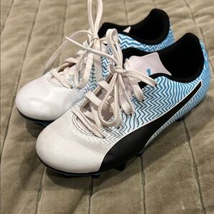 Puma White, Blue & Black Zigzag Soccer Cleats